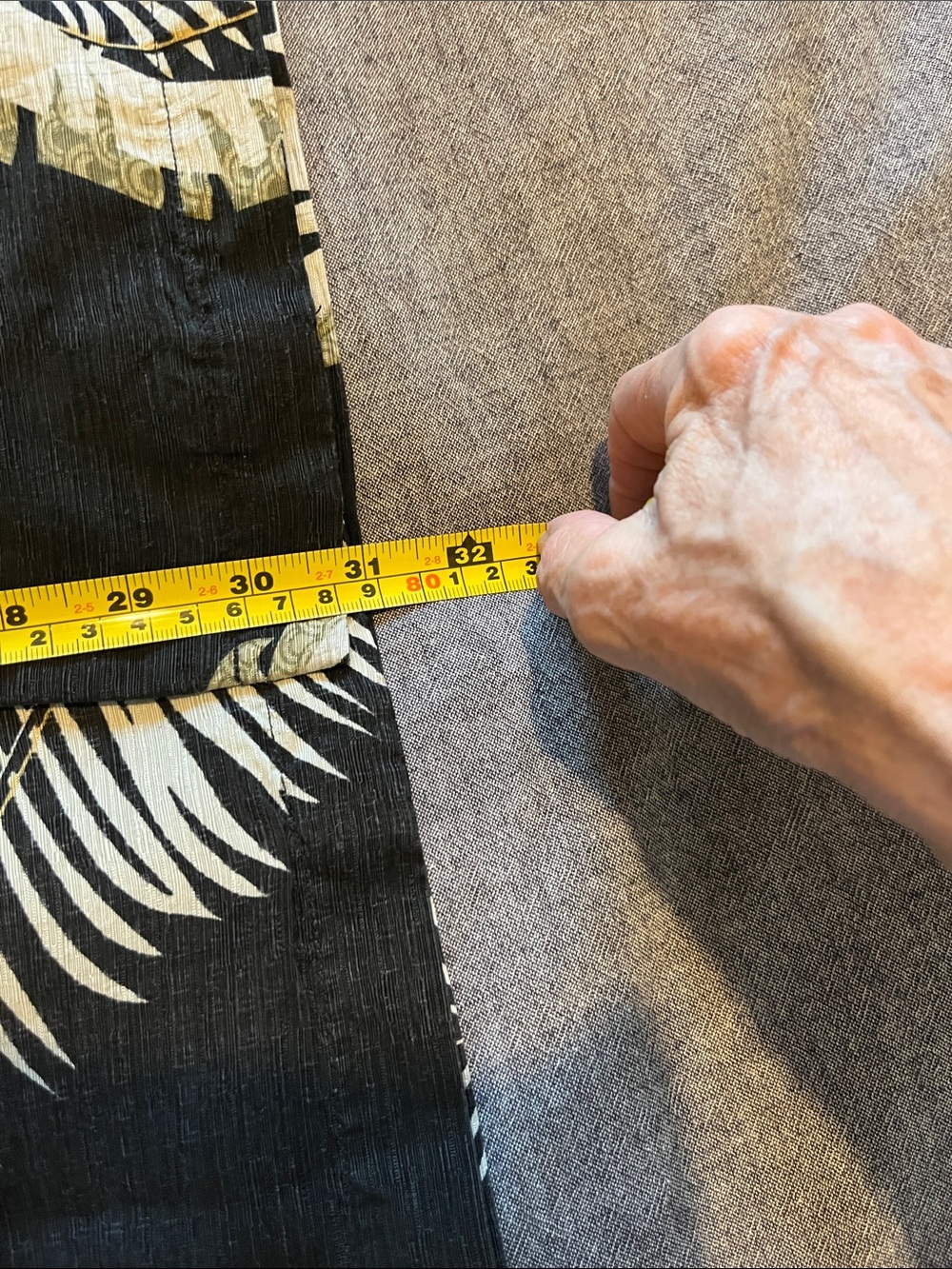 Vintage Tommy Bahama Black Silk/Linen Palm Leaf Hawaiian Aloha Camp Shirt L - Picture 6 of 7